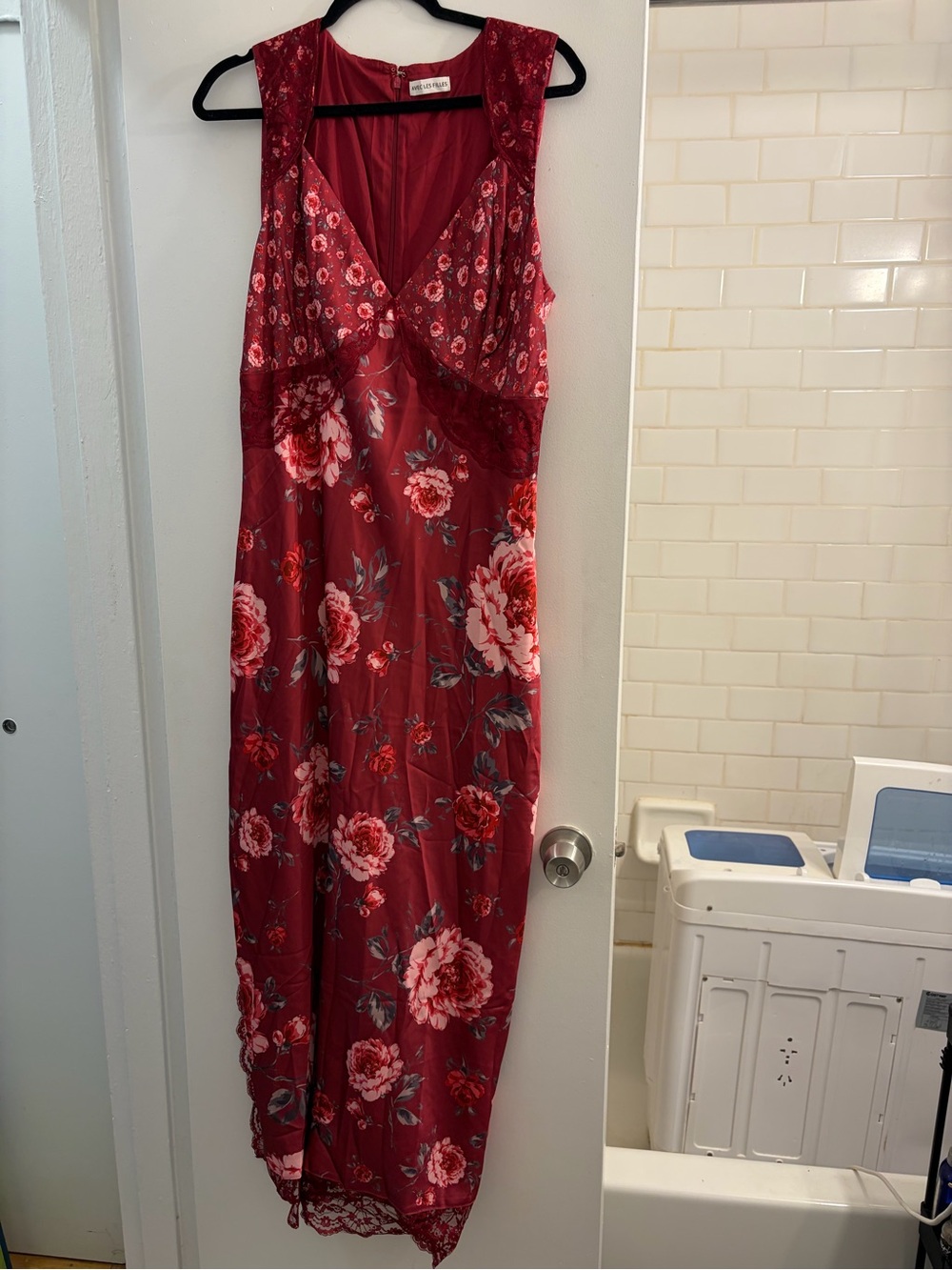 Avec Les Filles Red Floral V-Neck Maxi Dress